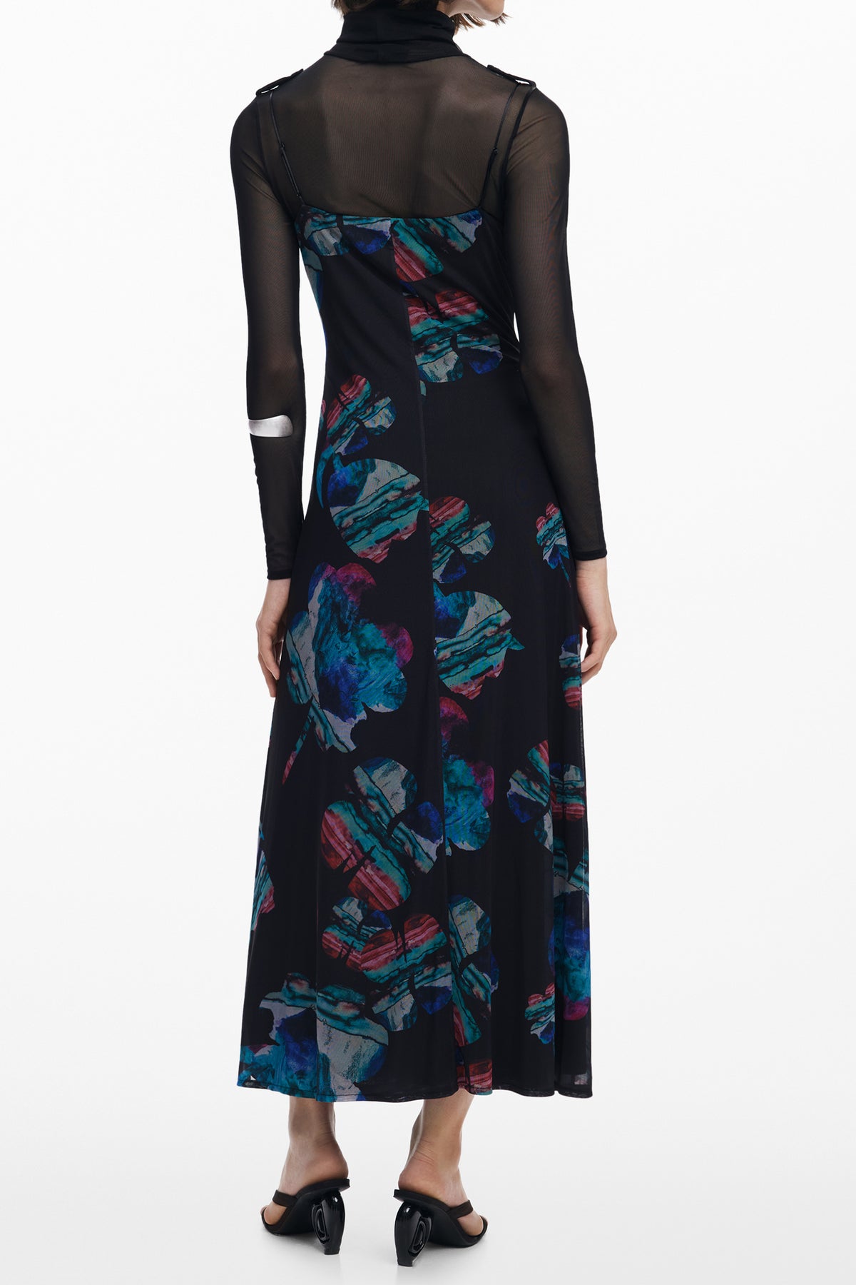 Vestido DESIGUAL de mulher preto