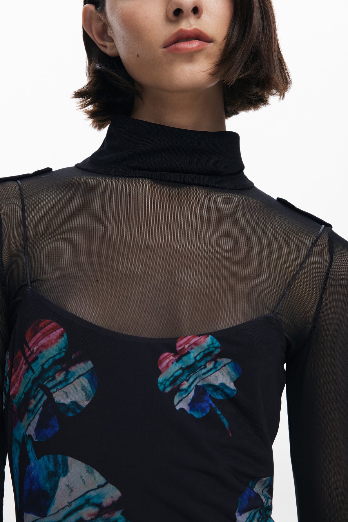 Vestido DESIGUAL de mulher preto